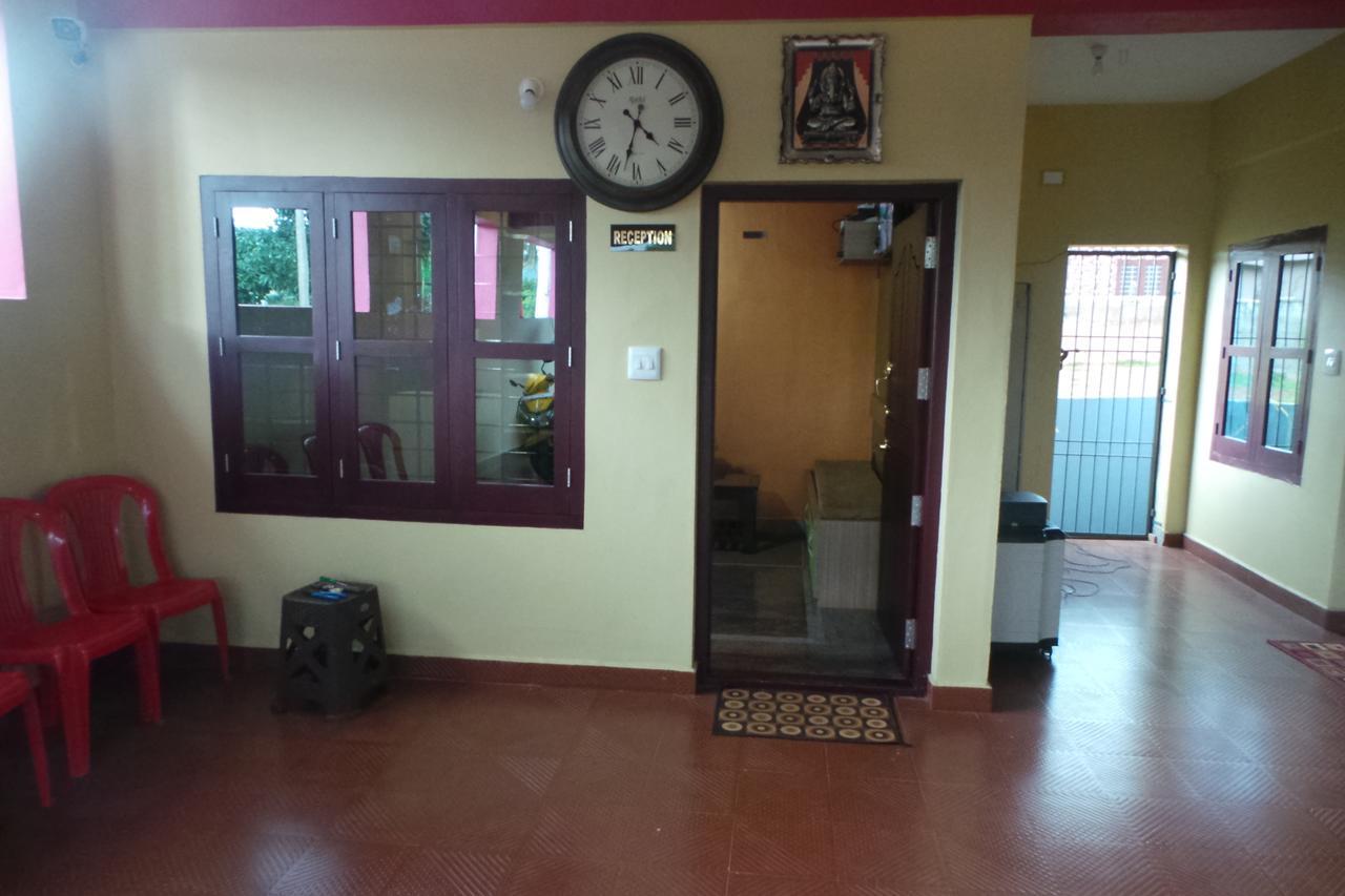 Iroomz Sri Vinayaka Comfort Virajpet Exteriér fotografie