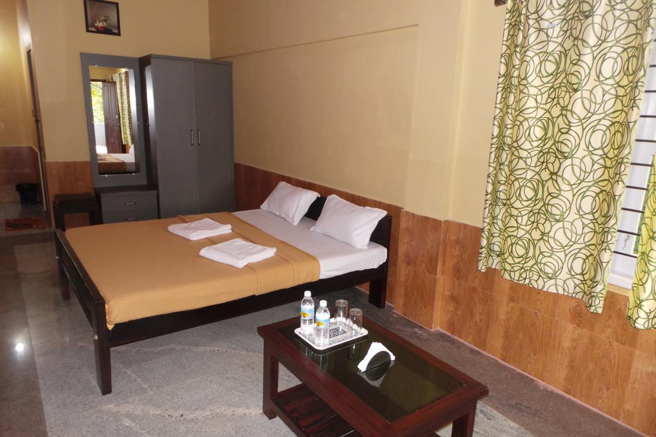 Iroomz Sri Vinayaka Comfort Virajpet Exteriér fotografie
