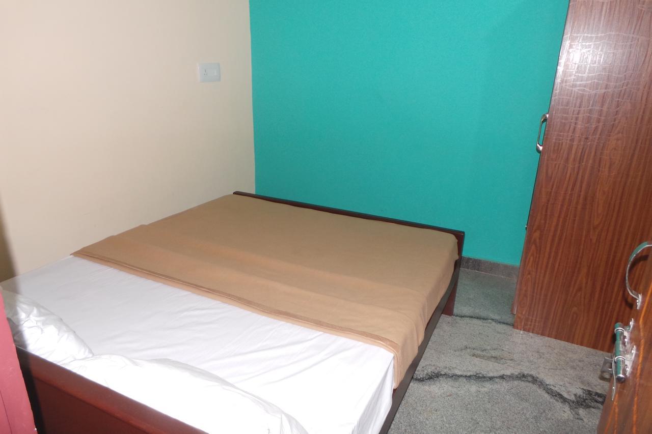 Iroomz Sri Vinayaka Comfort Virajpet Exteriér fotografie