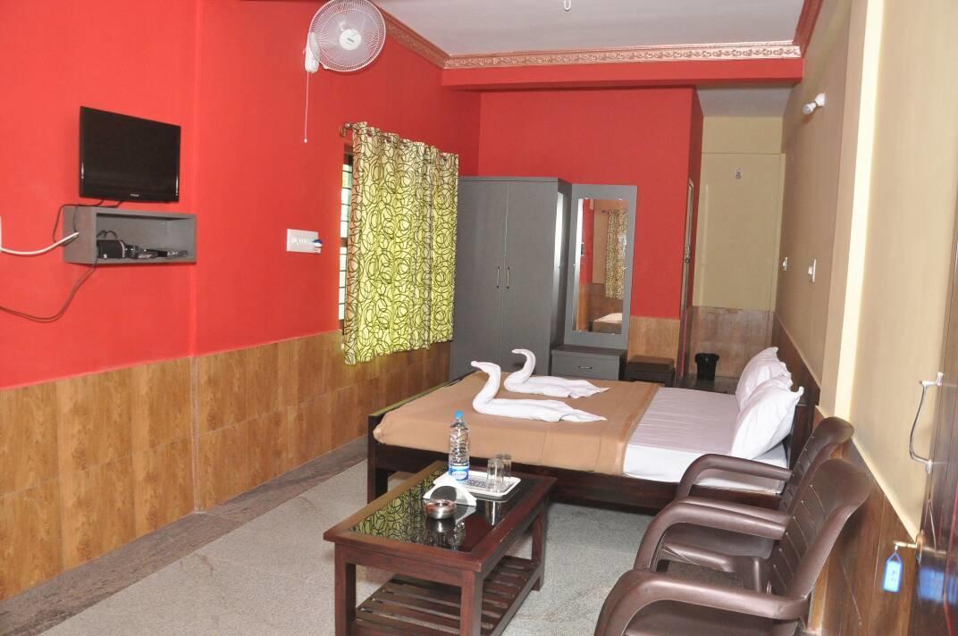Iroomz Sri Vinayaka Comfort Virajpet Exteriér fotografie