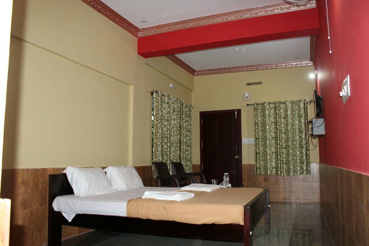 Iroomz Sri Vinayaka Comfort Virajpet Exteriér fotografie