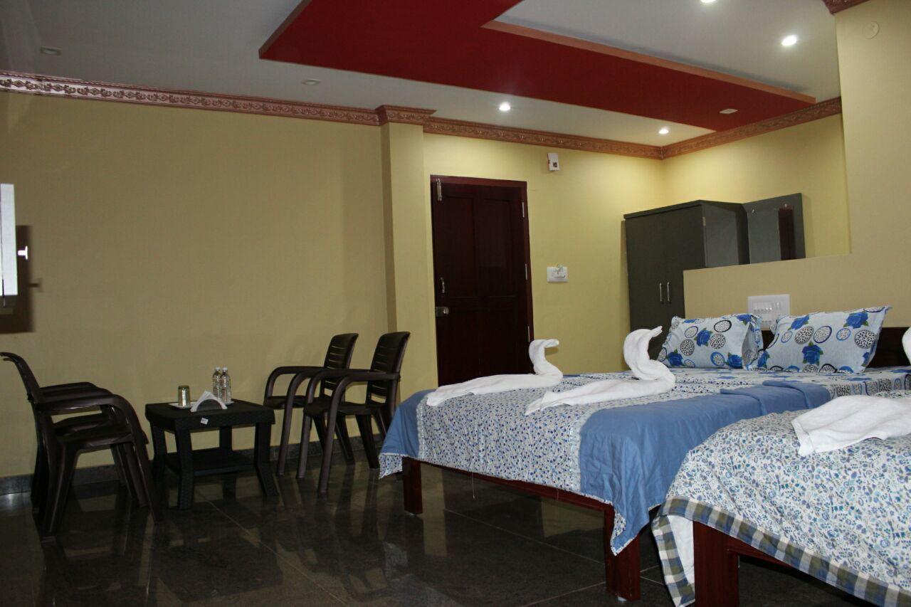 Iroomz Sri Vinayaka Comfort Virajpet Exteriér fotografie